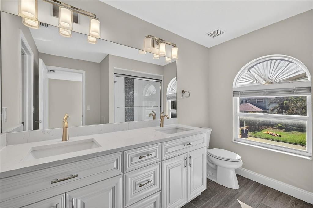 На продажу: $1,080,000 (3 спален, 3 ванн, 2550 Квадратных фут)