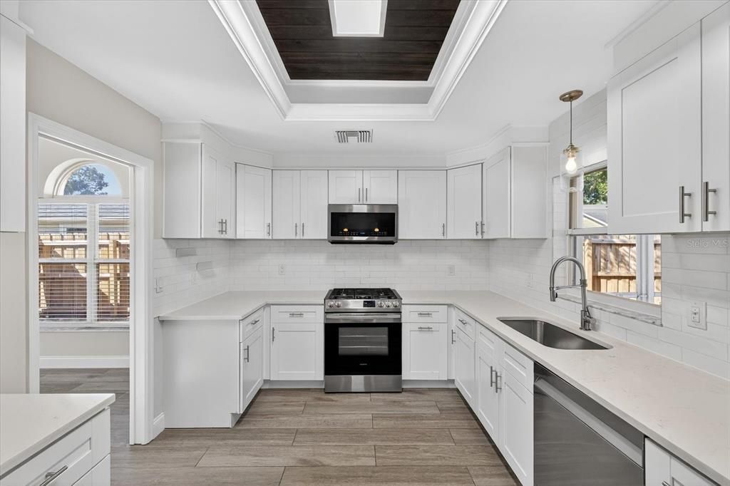 На продажу: $1,080,000 (3 спален, 3 ванн, 2550 Квадратных фут)