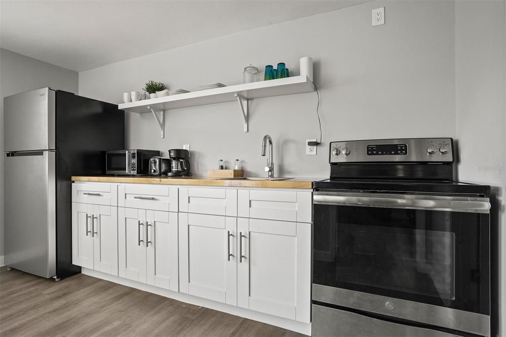 For Sale: $1,061,111 (5 beds, 0 baths, 2190 Square Feet)