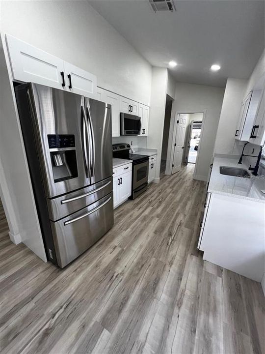 For Sale: $290,000 (3 beds, 2 baths, 1401 Square Feet)