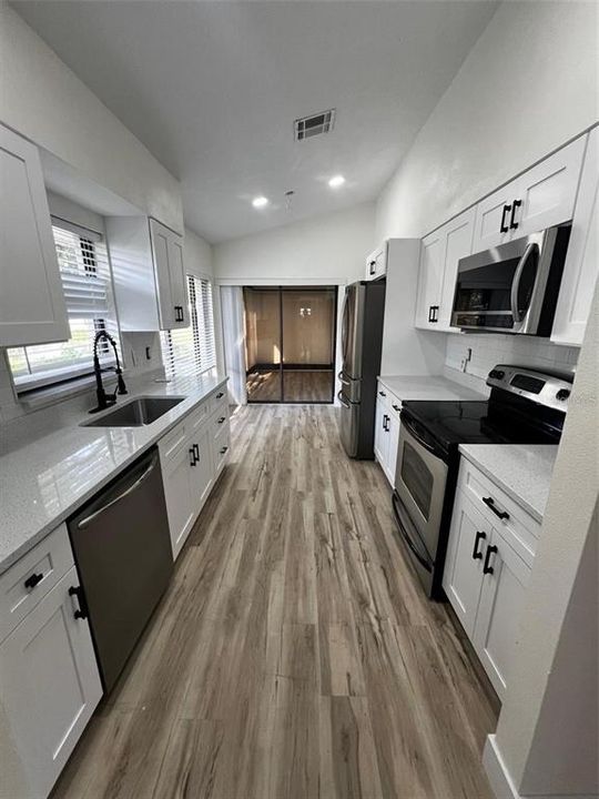 For Sale: $290,000 (3 beds, 2 baths, 1401 Square Feet)