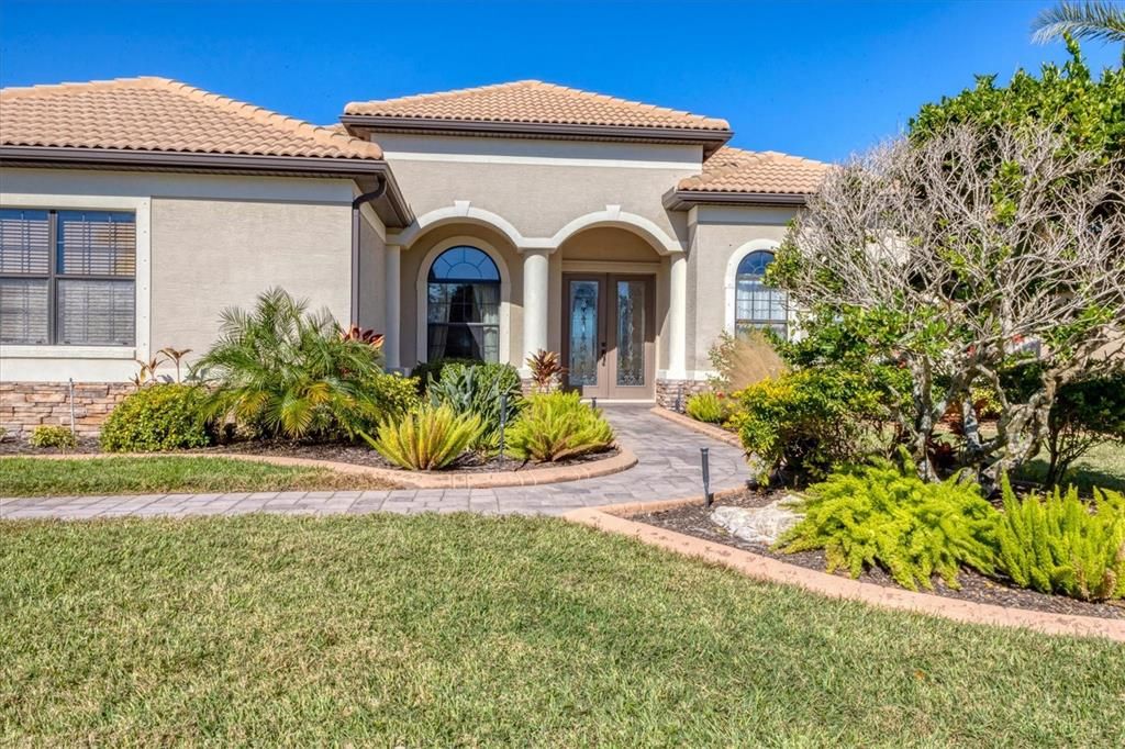 For Sale: $749,000 (4 beds, 3 baths, 3014 Square Feet)