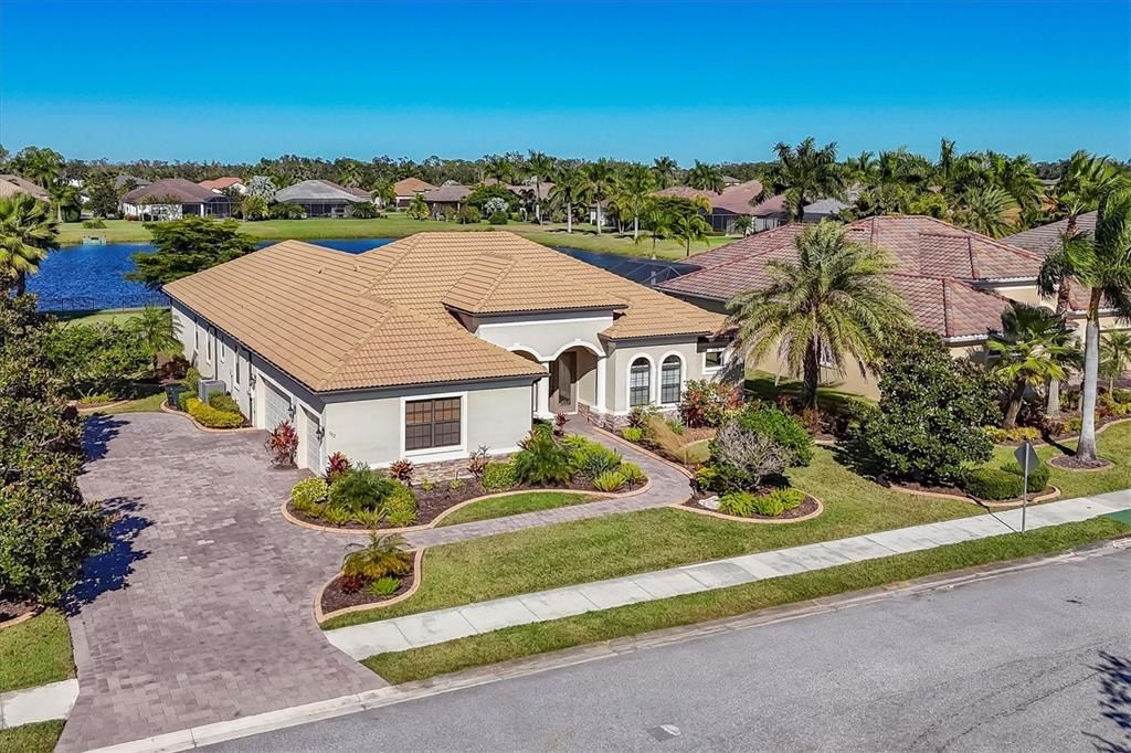 For Sale: $749,000 (4 beds, 3 baths, 3014 Square Feet)