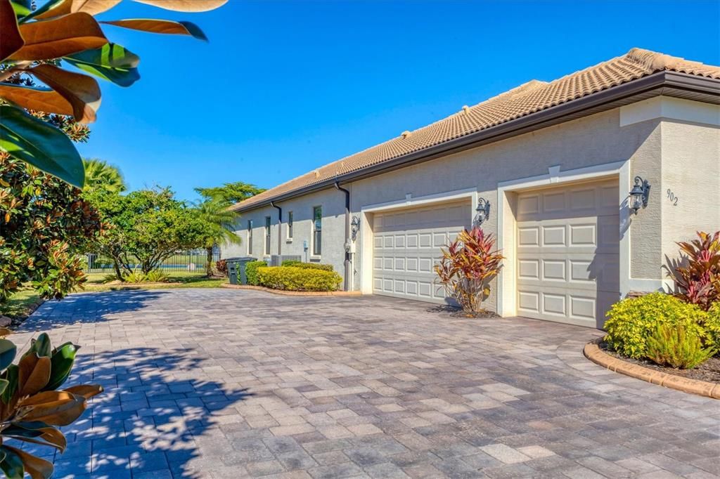 For Sale: $749,000 (4 beds, 3 baths, 3014 Square Feet)