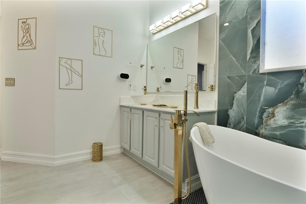 В аренду: $2,850 (4 спален, 2 ванн, 1983 Квадратных фут)