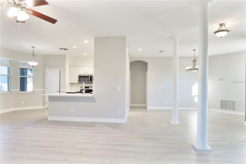 В аренду: $2,850 (4 спален, 2 ванн, 1983 Квадратных фут)