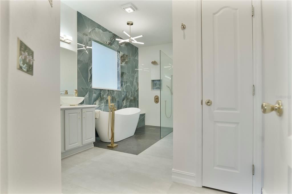 В аренду: $2,850 (4 спален, 2 ванн, 1983 Квадратных фут)