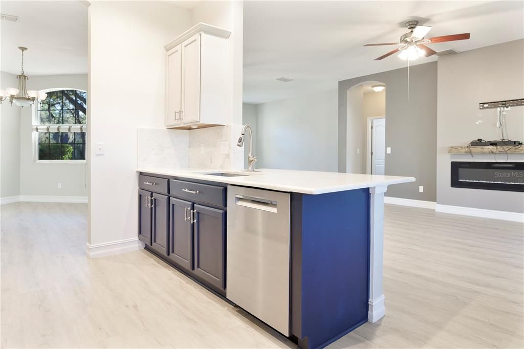 В аренду: $2,850 (4 спален, 2 ванн, 1983 Квадратных фут)