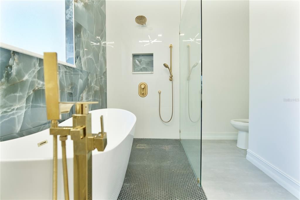 В аренду: $2,850 (4 спален, 2 ванн, 1983 Квадратных фут)