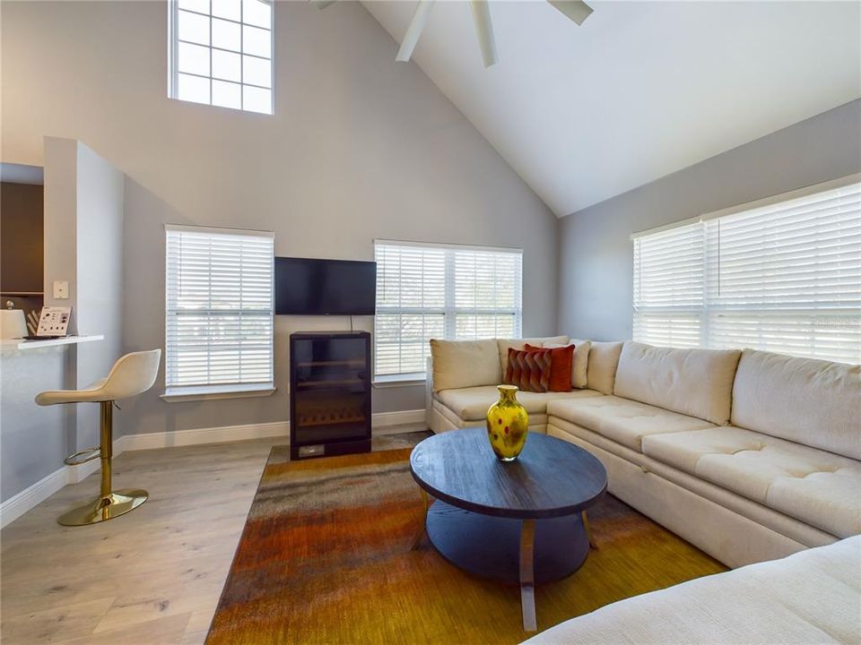 For Rent: $2,500 (2 beds, 2 baths, 1321 Square Feet)