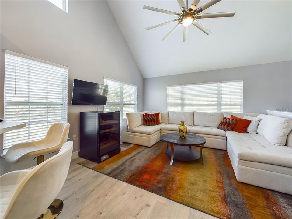 For Rent: $2,500 (2 beds, 2 baths, 1321 Square Feet)