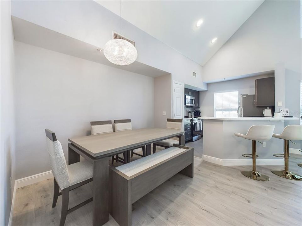 For Rent: $2,500 (2 beds, 2 baths, 1321 Square Feet)