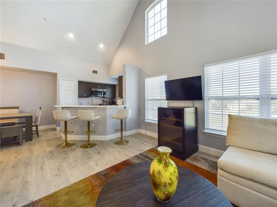 For Rent: $2,500 (2 beds, 2 baths, 1321 Square Feet)