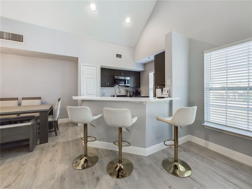 For Rent: $2,500 (2 beds, 2 baths, 1321 Square Feet)