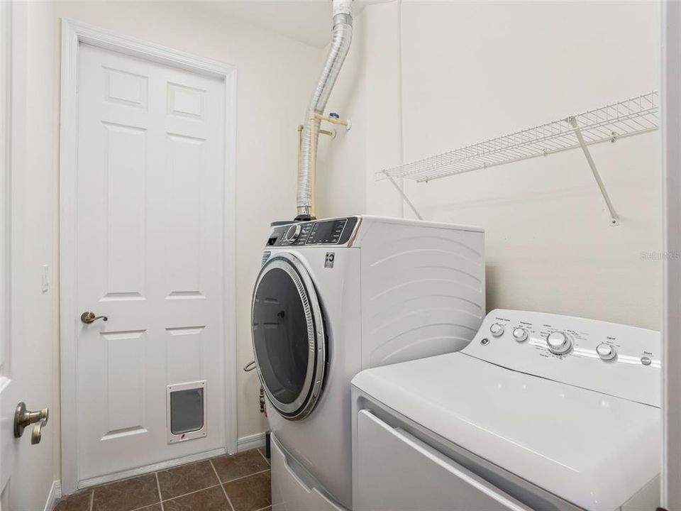 For Sale: $289,500 (3 beds, 2 baths, 1394 Square Feet)