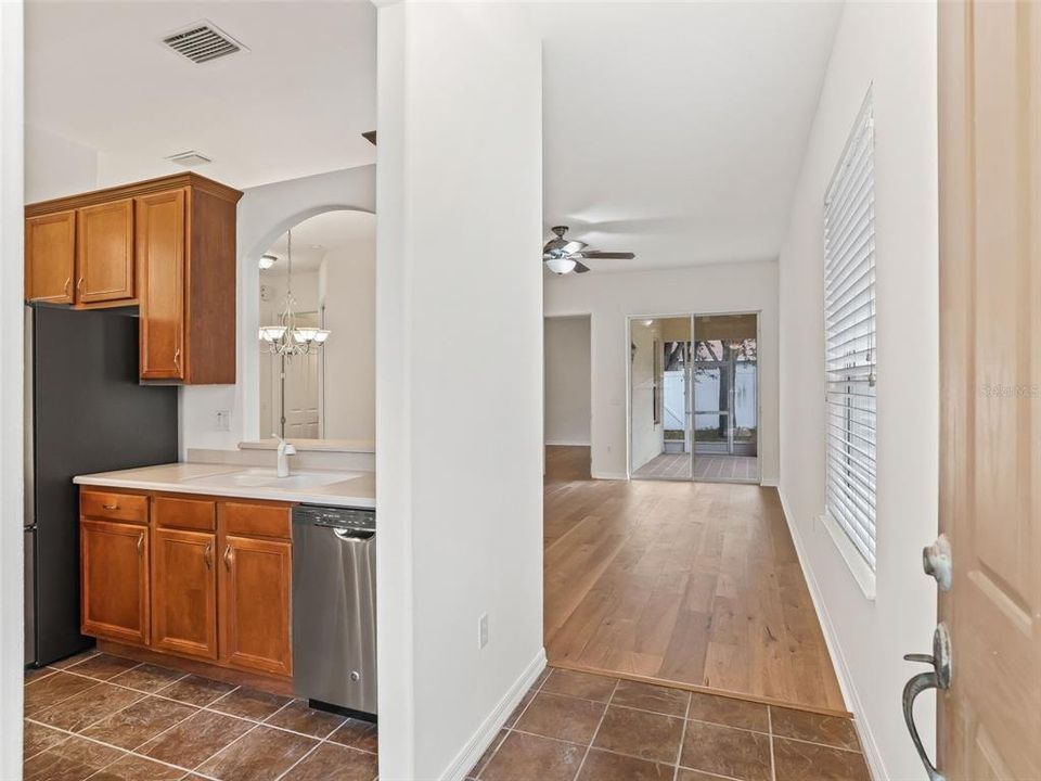 For Sale: $289,500 (3 beds, 2 baths, 1394 Square Feet)