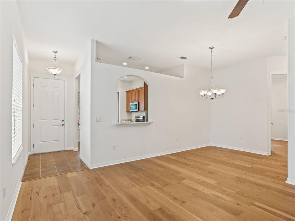 For Sale: $289,500 (3 beds, 2 baths, 1394 Square Feet)