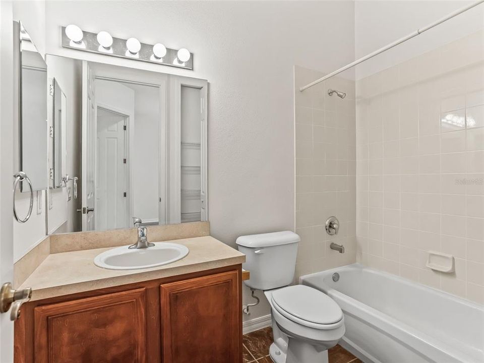 For Sale: $289,500 (3 beds, 2 baths, 1394 Square Feet)