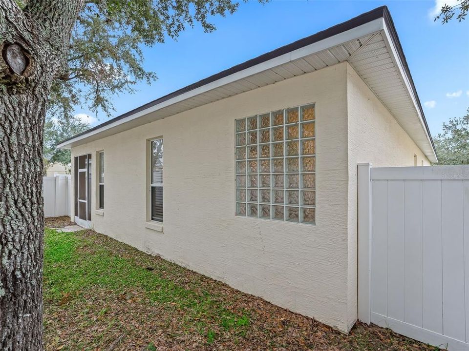 For Sale: $289,500 (3 beds, 2 baths, 1394 Square Feet)