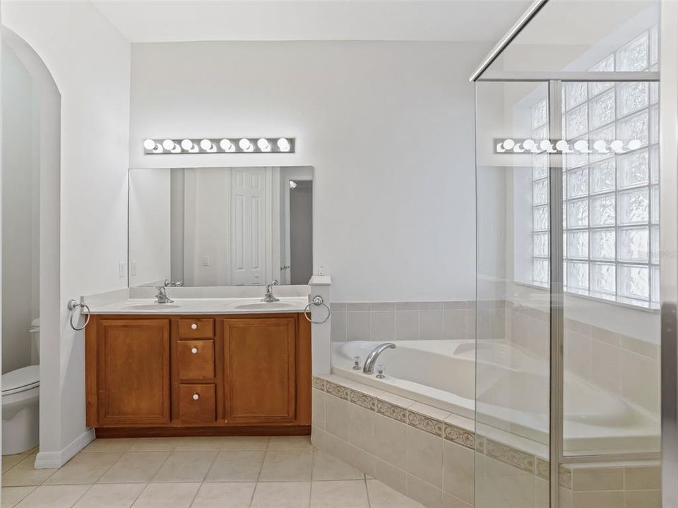 For Sale: $289,500 (3 beds, 2 baths, 1394 Square Feet)