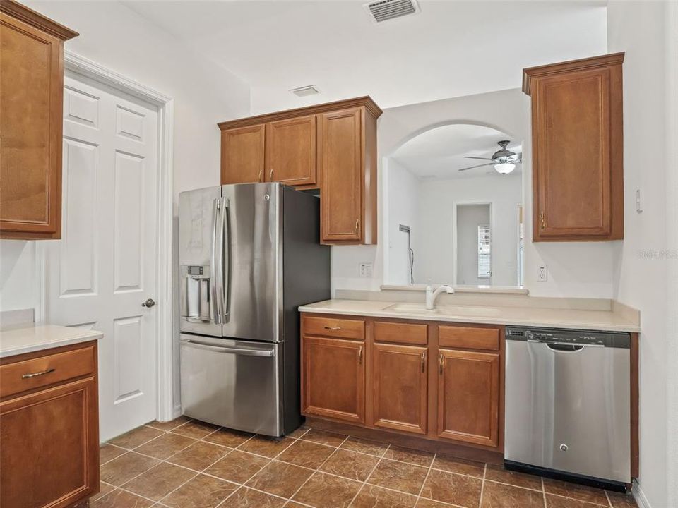 For Sale: $289,500 (3 beds, 2 baths, 1394 Square Feet)