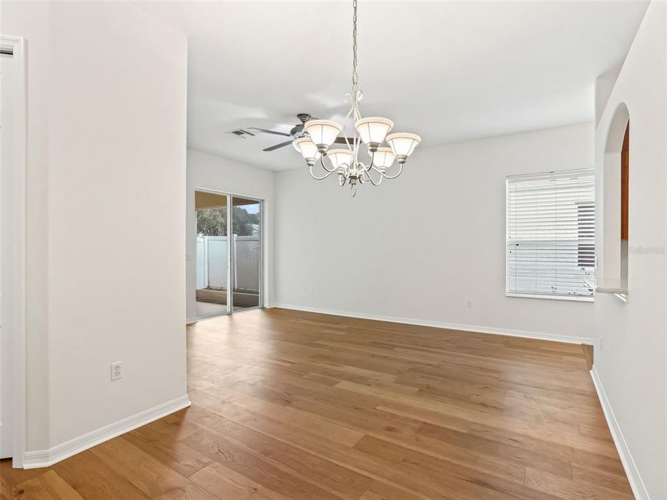 For Sale: $289,500 (3 beds, 2 baths, 1394 Square Feet)
