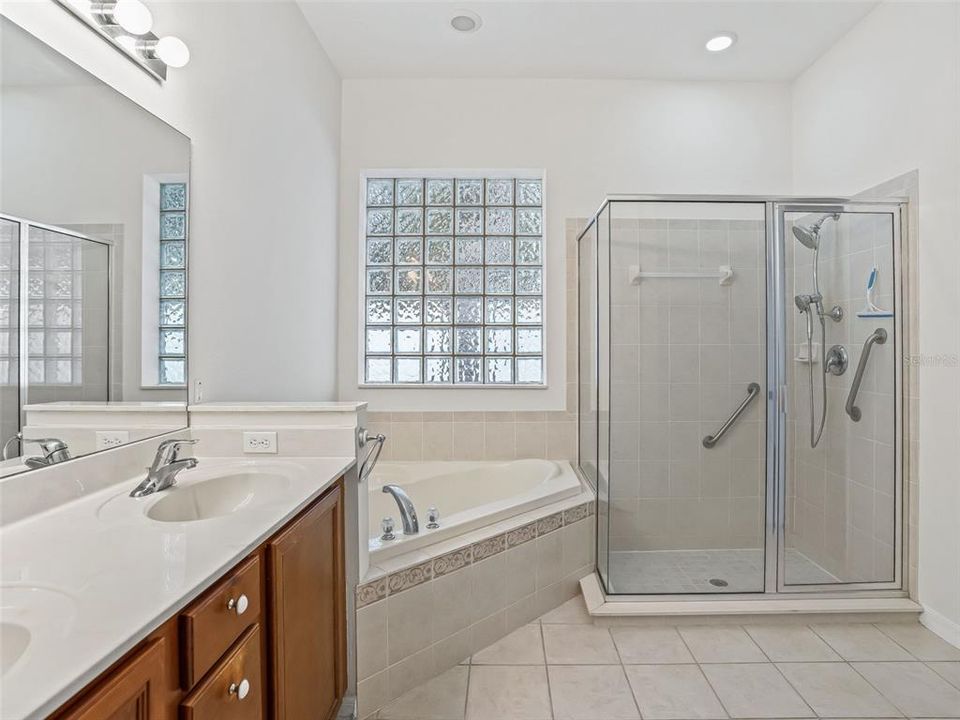 For Sale: $289,500 (3 beds, 2 baths, 1394 Square Feet)