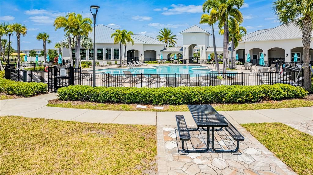 出租: $3,200 (4 贝兹, 3 浴室, 1809 平方英尺)