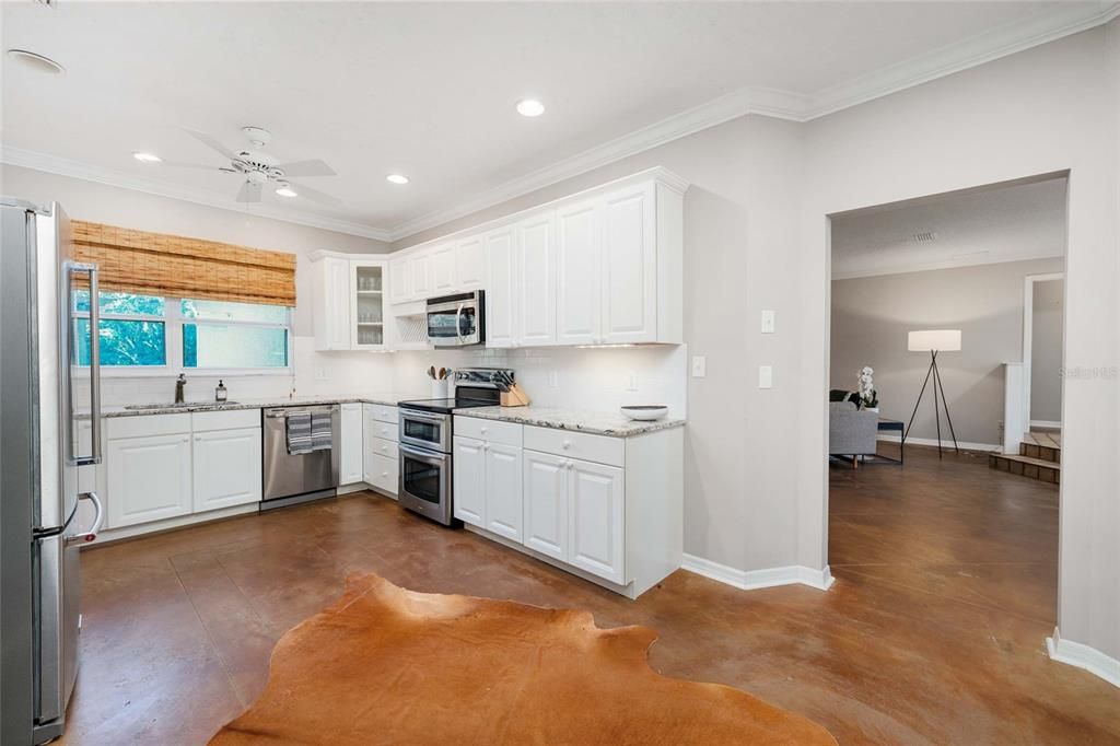 For Rent: $3,500 (3 beds, 2 baths, 2160 Square Feet)