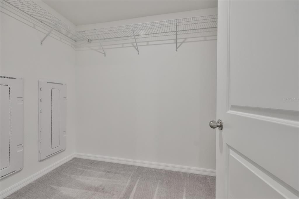 For Rent: $2,400 (3 beds, 2 baths, 1451 Square Feet)