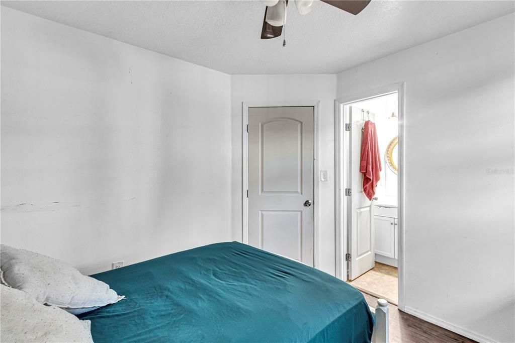 Active With Contract: $345,000 (3 beds, 2 baths, 1280 Square Feet)
