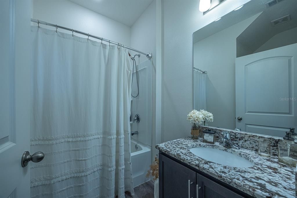 待售: $479,000 (5 贝兹, 3 浴室, 2600 平方英尺)