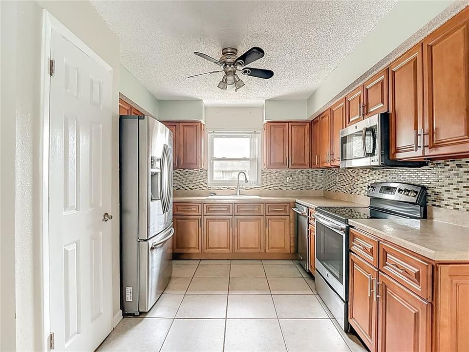 For Sale: $325,000 (3 beds, 2 baths, 1518 Square Feet)