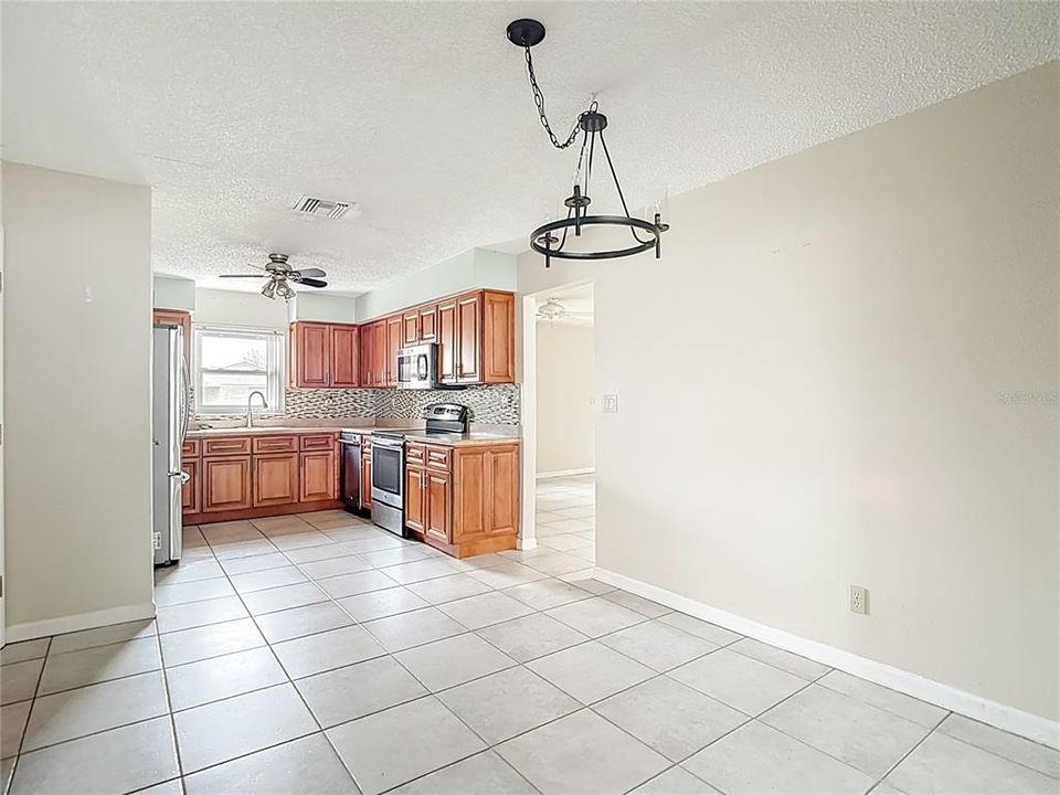 For Sale: $325,000 (3 beds, 2 baths, 1518 Square Feet)