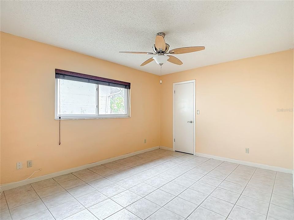 For Sale: $325,000 (3 beds, 2 baths, 1518 Square Feet)