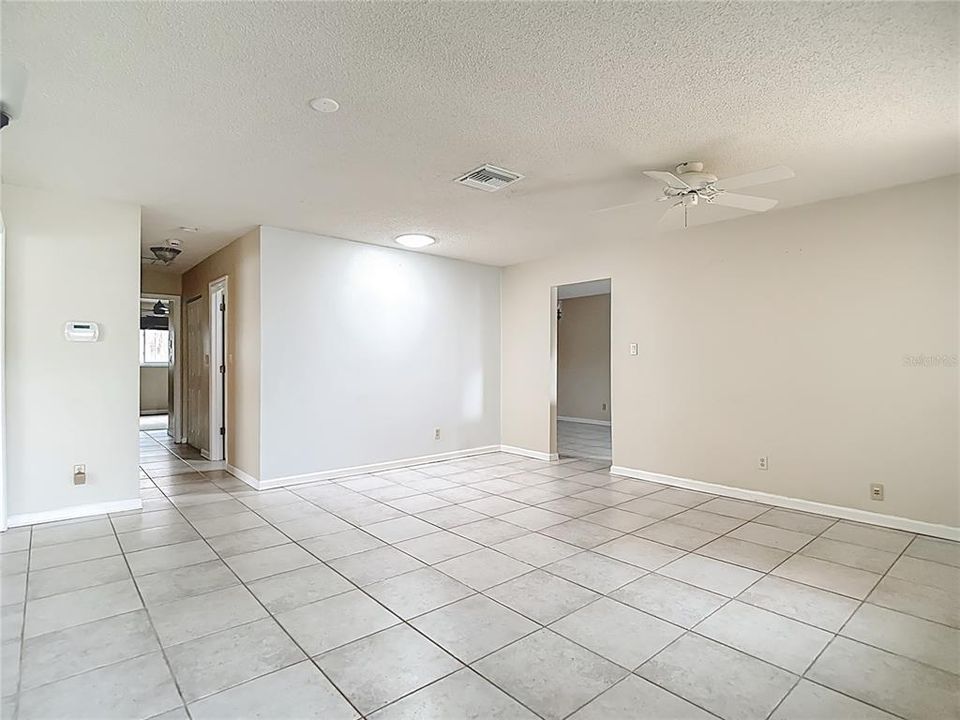 For Sale: $325,000 (3 beds, 2 baths, 1518 Square Feet)