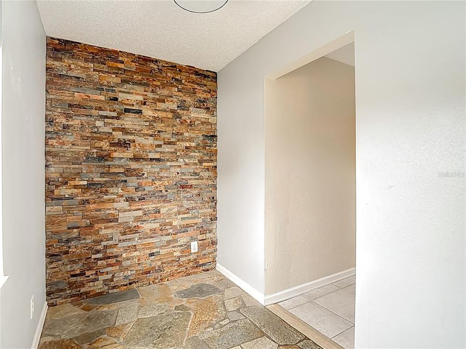 For Sale: $325,000 (3 beds, 2 baths, 1518 Square Feet)