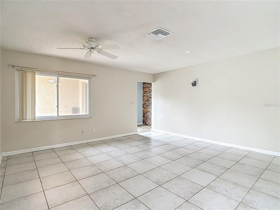 For Sale: $325,000 (3 beds, 2 baths, 1518 Square Feet)