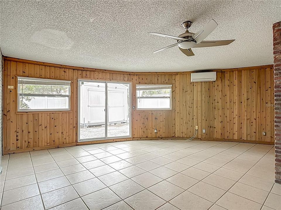 For Sale: $325,000 (3 beds, 2 baths, 1518 Square Feet)