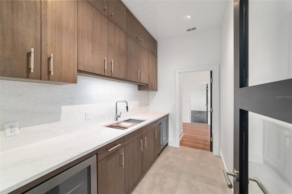 待售: $2,500,000 (3 贝兹, 2 浴室, 3012 平方英尺)