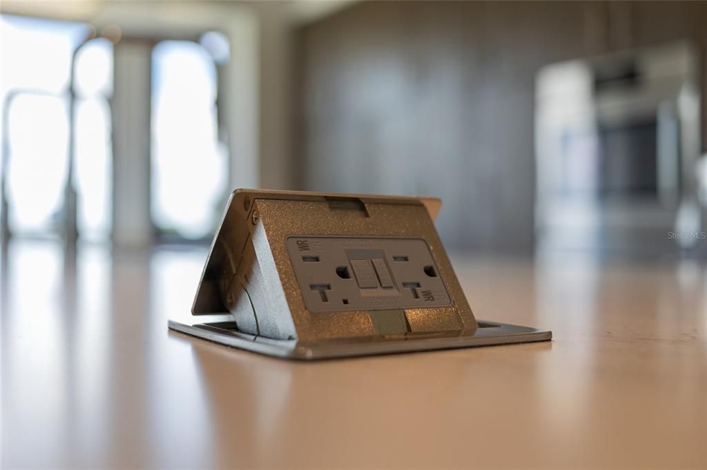 待售: $2,500,000 (3 贝兹, 2 浴室, 3012 平方英尺)