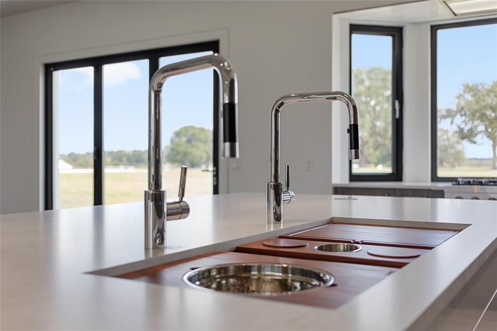 待售: $2,500,000 (3 贝兹, 2 浴室, 3012 平方英尺)