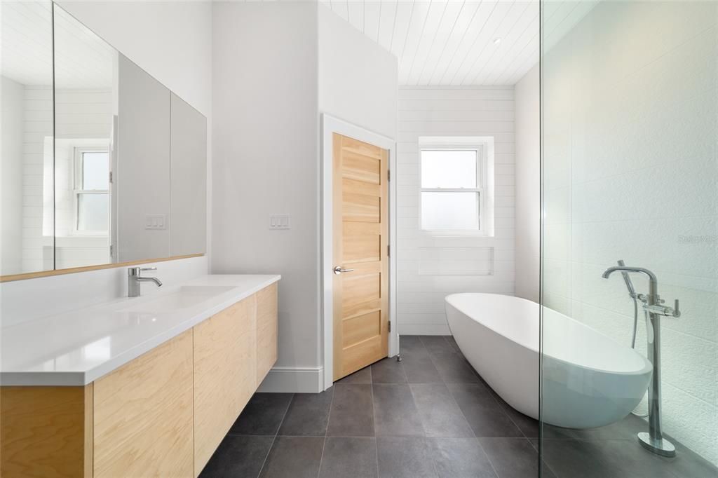 待售: $2,500,000 (3 贝兹, 2 浴室, 3012 平方英尺)