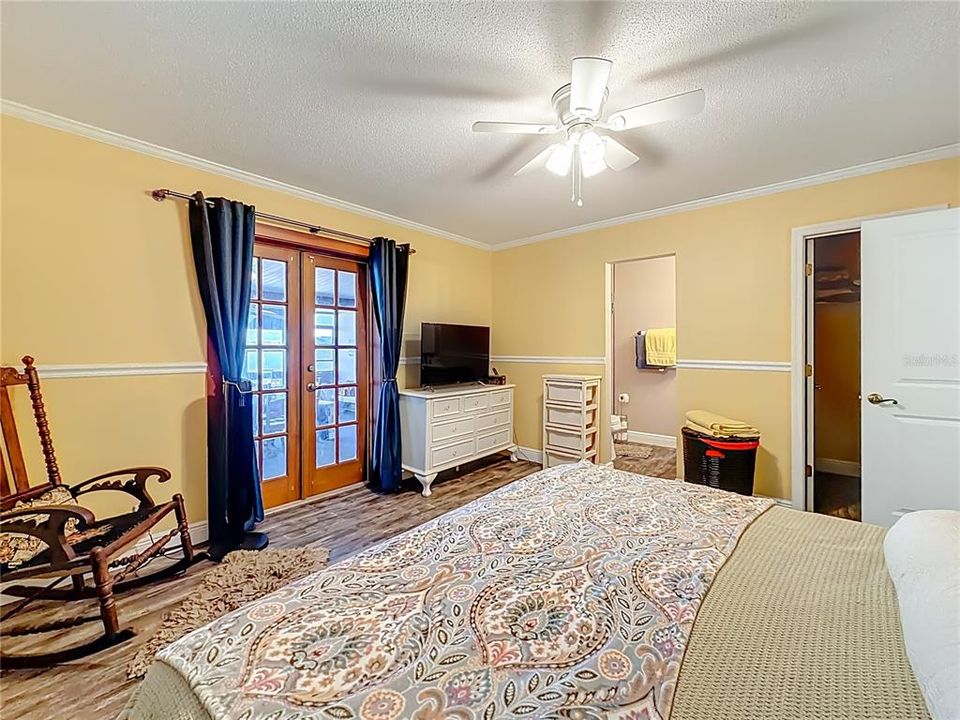 En Venta: $449,000 (4 camas, 2 baños, 1940 Pies cuadrados)