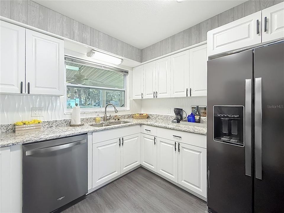 En Venta: $449,000 (4 camas, 2 baños, 1940 Pies cuadrados)