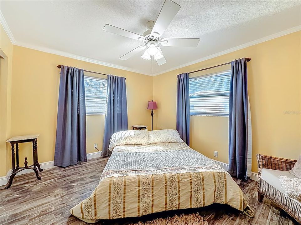 En Venta: $449,000 (4 camas, 2 baños, 1940 Pies cuadrados)