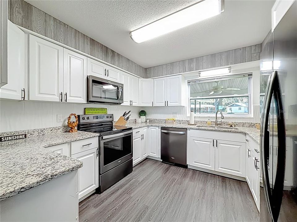 En Venta: $449,000 (4 camas, 2 baños, 1940 Pies cuadrados)