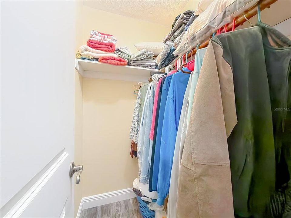 En Venta: $449,000 (4 camas, 2 baños, 1940 Pies cuadrados)