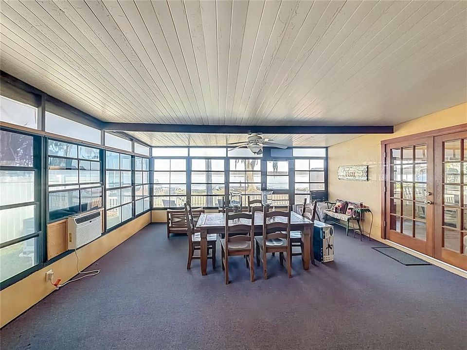 En Venta: $449,000 (4 camas, 2 baños, 1940 Pies cuadrados)