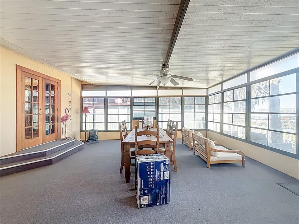 En Venta: $449,000 (4 camas, 2 baños, 1940 Pies cuadrados)